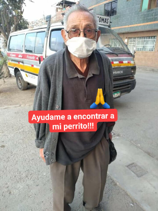 Agustin Ramos, de 84 años, recorriendo las calles de Perú en busca de su perro