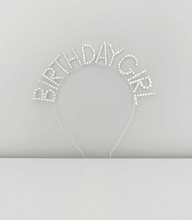 Diadema plateada que dice Birthday Girl 