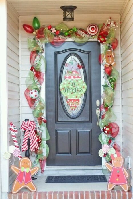 Decoración navideña de puerta en color verde con rojo