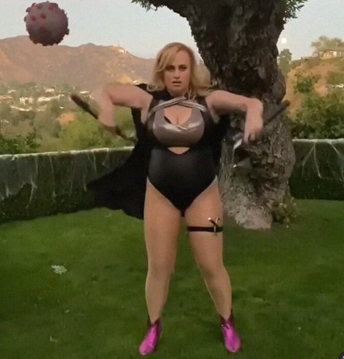 Rebel Wilson disfrazada como la princesa guerrera 