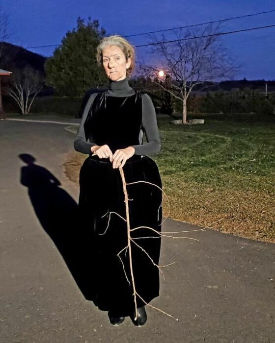 Celine Dion disfrazada como Nanny Mcphee