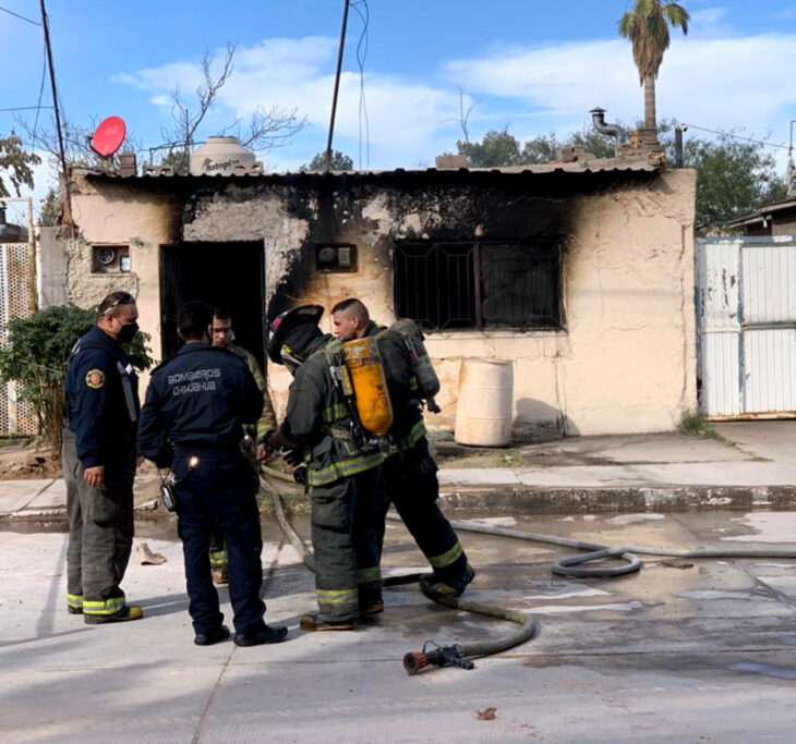 Familia en Chihuahua pierde todo en incendio de su casa y las redes sociales se unen para ayudarlo; bomberos fuera de domicilio