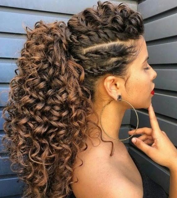 13 Lindos y sencillos peinados para chicas de cabello rizado