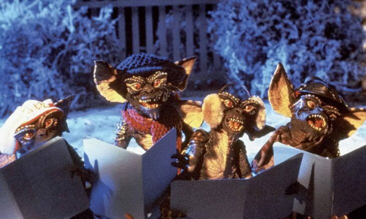 Escena de la película Gremlins; Películas perfectas para quienes odian la Navidad 