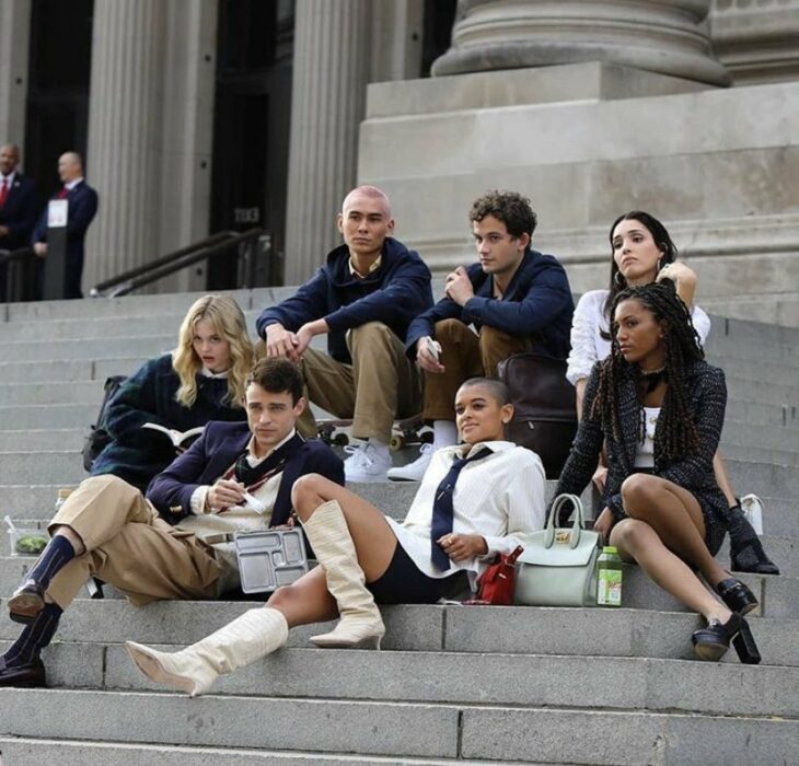 Nuevo casting de Gossip Girl en escalones del Met 