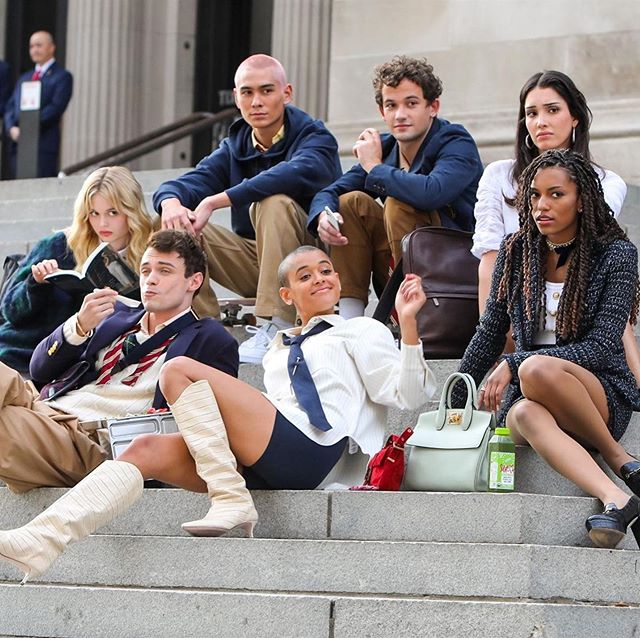 Nuevo casting de Gossip Girl en escalones del Met 