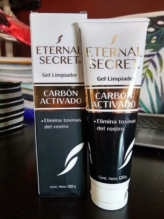 Gel limpiador Eternal Secret con carbón activado; productos de farmacia para piel bonita 