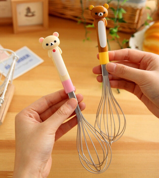 Utensilios bonitos y kawaii de cocina; batidores manuales en forma de osito Rilakkuma