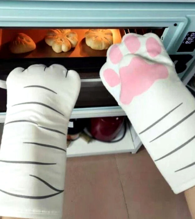 Utensilios bonitos y kawaii de cocina; guantes para horno en forma de patas de gato blanco con rayas negras y almohadillas rosas