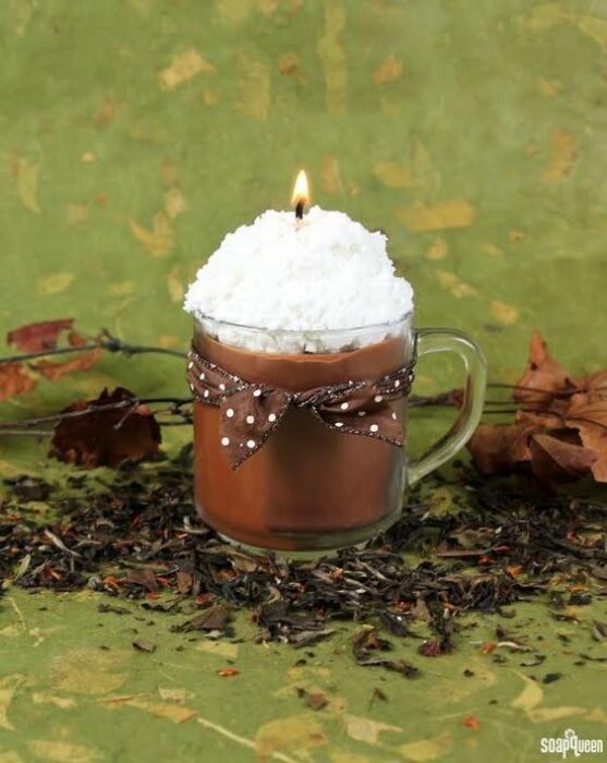 Vela aromática en forma de taza de chocolate caliente; Tutoriales para hacer tus propias velas aromáticas 