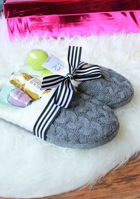 Pantuflas rellenas de caramelos; 13 Regalos de Navidad para sorprender a tus seres queridos