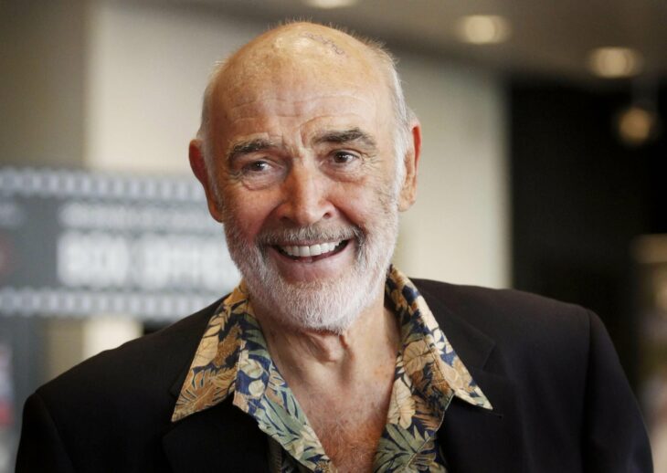 Sean Connery, sonriendo; 13 Famosos que partieron de este mundo en 2020