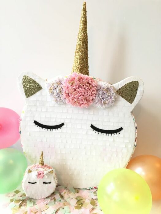 Piñata en forma de unicornio; 15 Ideas para hacer piñatas junto a los peques de la casa