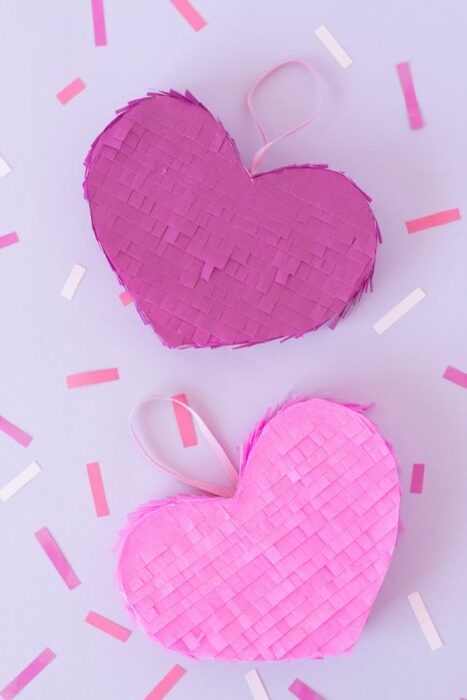 Piñatas en forma de corazón; 15 Ideas para hacer piñatas junto a los peques de la casa