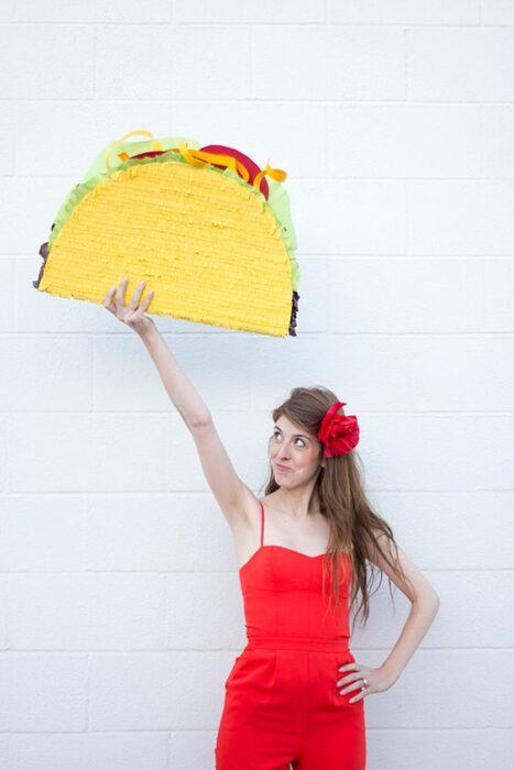 Piñata en forma de taco; 15 Ideas para hacer piñatas junto a los peques de la casa