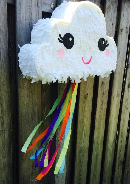 Piñata en forma de nube; 15 Ideas para hacer piñatas junto a los peques de la casa