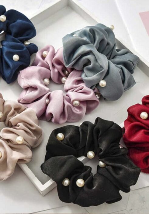 Scrunchies de colores con perlas; Accesorios que puedes hacer tú misma