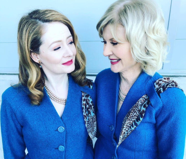 Temporada 4 de El mundo oculto de Sabrina con las tías Hilda y Zelda originales; Beth Broderick y Miranda  Otto