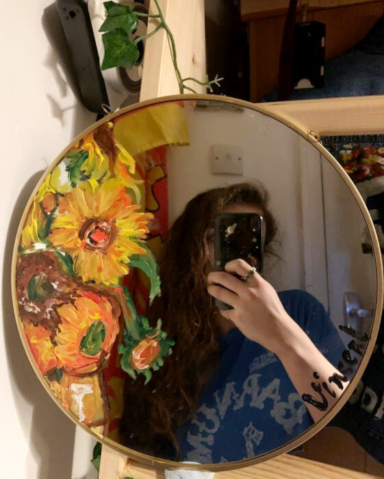 Espejo aesthetic pintado con acuarelas para selfies; Girasoles de Vincent Van Gogh