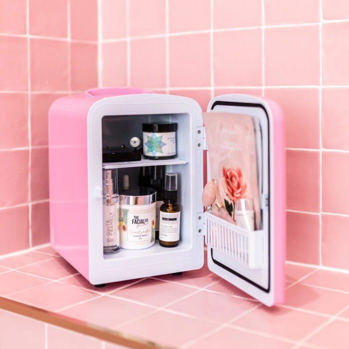 Regalos bonitos para el intercambio de Navidad; minirefrigerador rosa para guardar cosméticos, mascarillas y productos de belleza