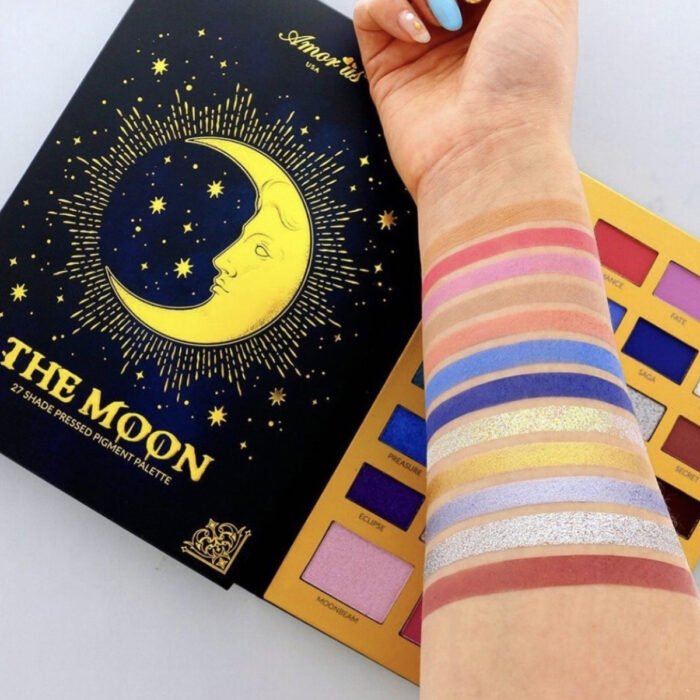 Regalos bonitos para el intercambio de Navidad; paleta de sombras oscuras Amor Us, The Moon