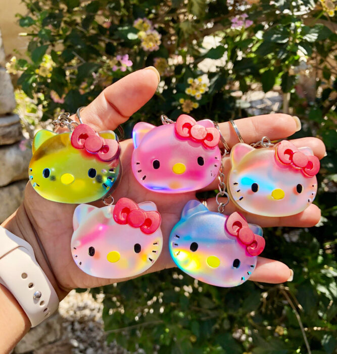 Regalos bonitos de Hello Kitty que puedes comprar en línea; llaveros