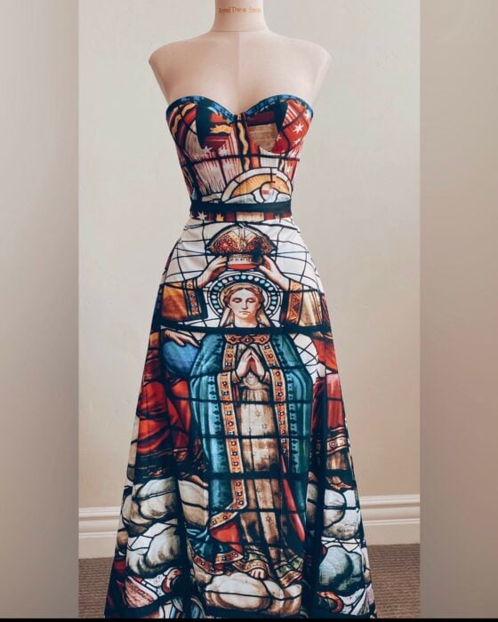Vestido inspirado en los vitrales confeccionado por Sarah Hambly