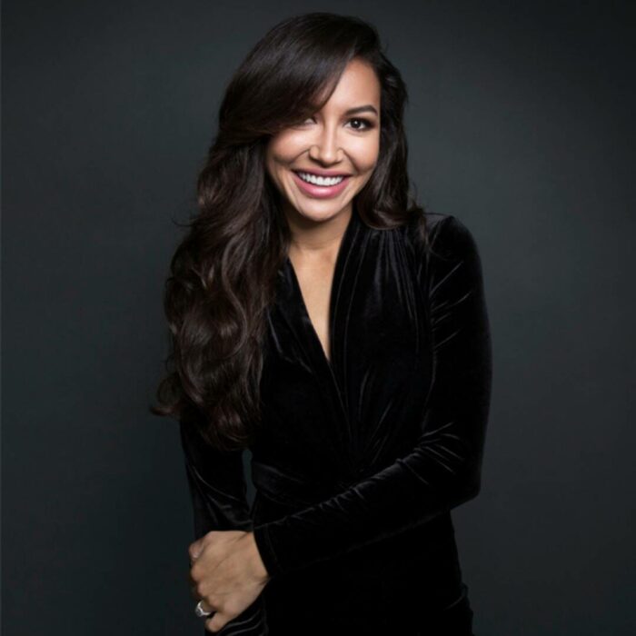 Naya Rivera actriz de Glee, sonriendo, 13 Famosos que partieron de este mundo en 2020