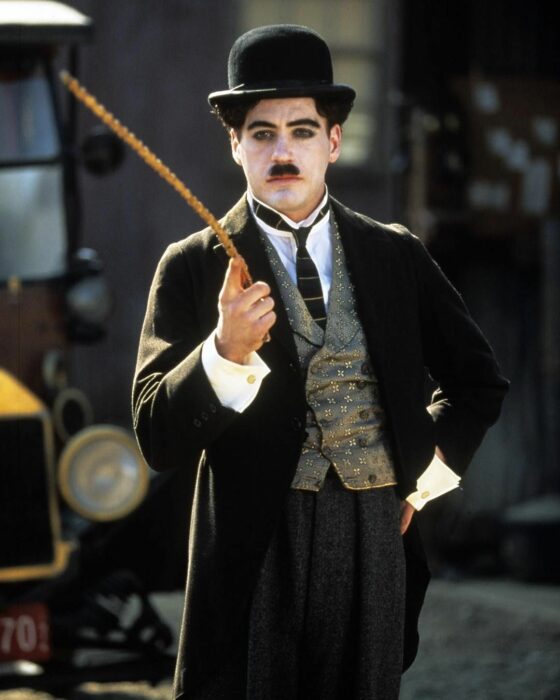 Robert Downey Jr. en Chaplin; 12 Actores que aprendieron habilidades para obtener un papel