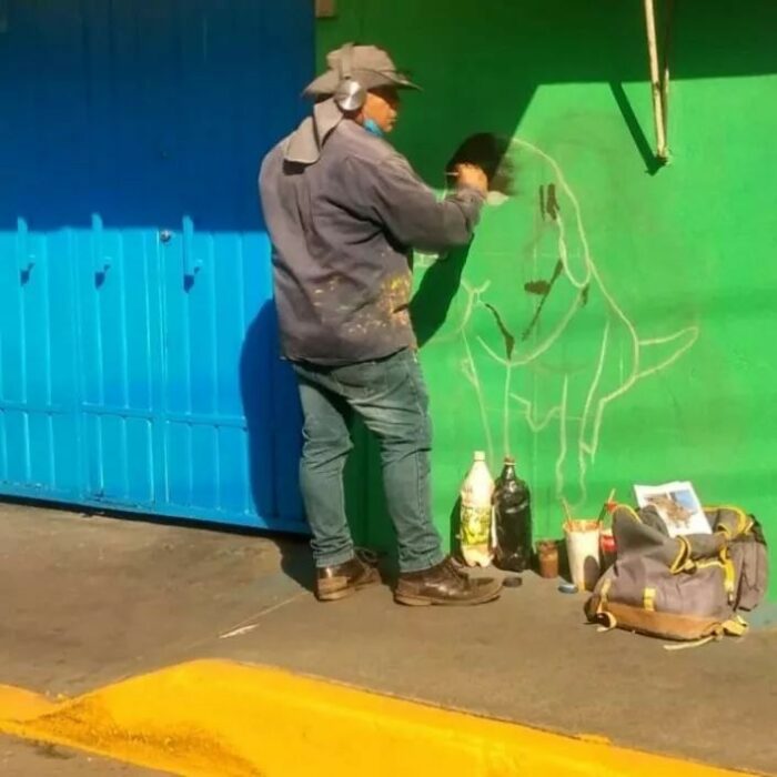 Perrito "El conchas" y su mural