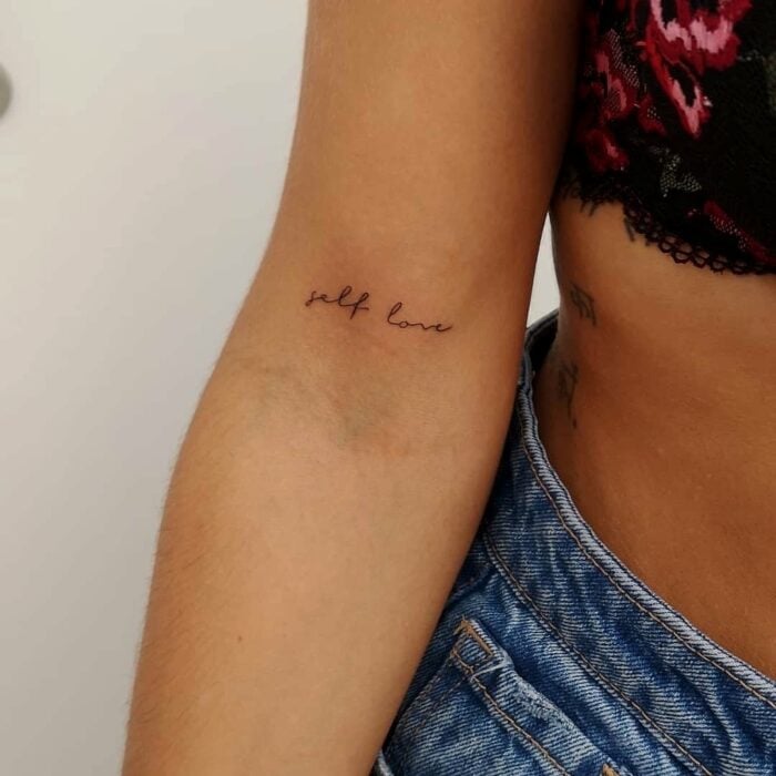 Tatuaje en el brazo de self love