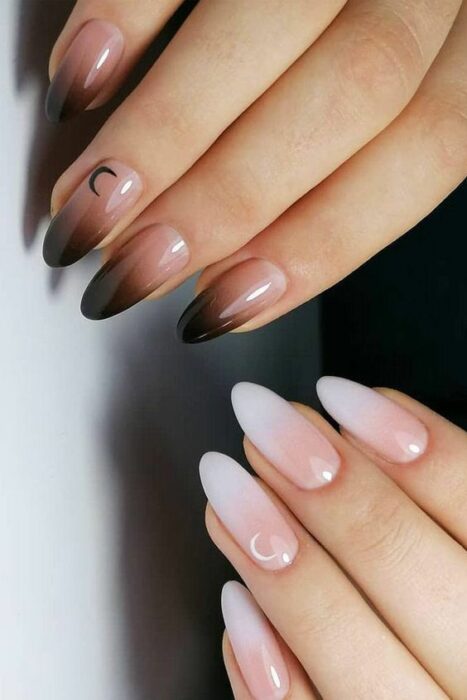 Manicura con estilo degradado en colores negro y nude y nude y rosa