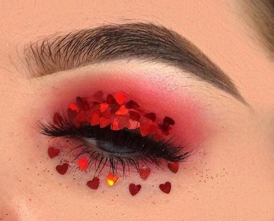 Maquillaje Para Ojos Niña Con Un Corazón. Maquillaje De Día De San