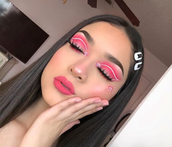 Maquillaje Para Ojos Niña Con Un Corazón. Maquillaje De Día De San,  maquillaje para niñas 