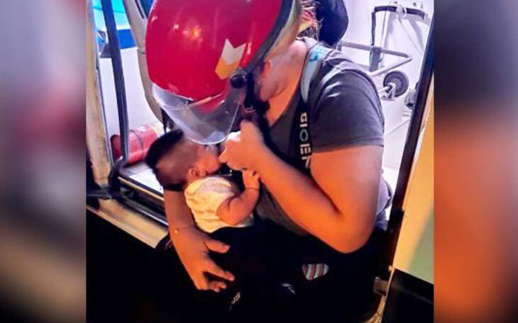 Bombero María amamantando a su bebé Benjamín durante un incendio