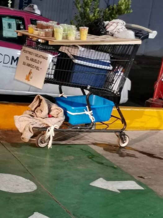 Carrito de supermercado con gelatinas de sabores