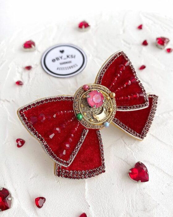 Broche inspirado en Sailor Mars creado por By_Ksi 