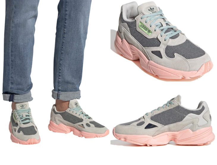 Ropa y moda cómoda para mujeres; tenis Adidas color gris con suela estilo choclo rosa