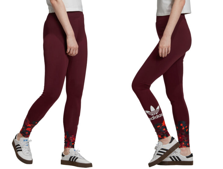 Ropa y moda cómoda para mujeres; chica usando leggings color rojo vino con estampado en los puños, tenis deportivos beige con suela y franjas café