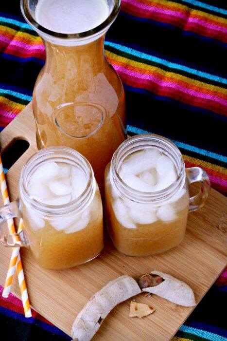 Agua de tamarindo con durazno y té negro; 13 Bebidas para llenar de sabor tus tardes de calor