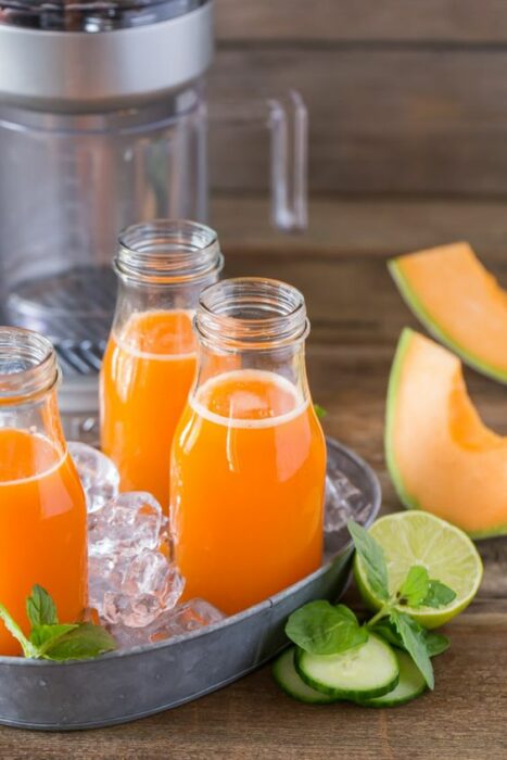 agua de melón; 13 Bebidas para llenar de sabor tus tardes de calor