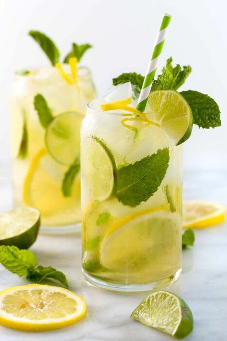 Agua de limón con hierbabuena; 13 Bebidas para llenar de sabor tus tardes de calor