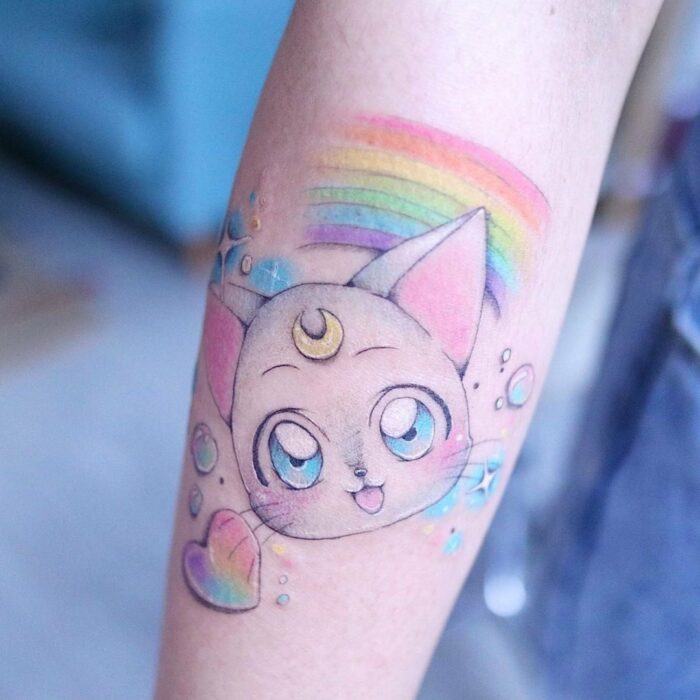 Tatuaje inspirado en Artemis de Sailor Moon; 13 Tatuajes para decorar tu piel 'en el nombre de la Luna'