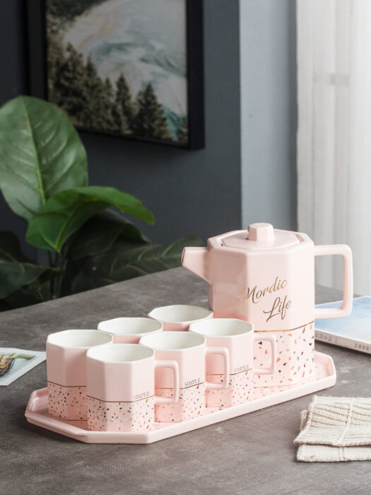 Tetera de formal hexagonal en tono pastel; 15 Teteras que hasta tu abuelita querrá en su cocina