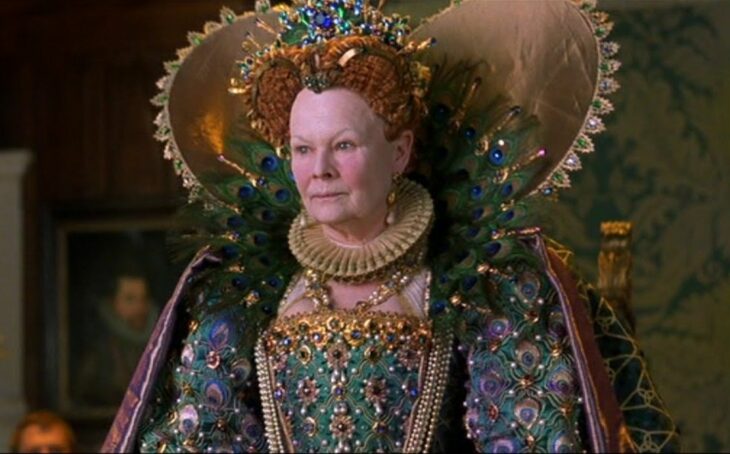 Judi Dench en el papel de Isabel I en la película Shakespeare in love 