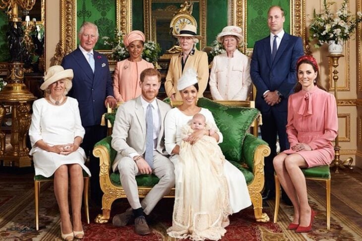 Familia real reunida para lo fotografía del bautizo de Archie 