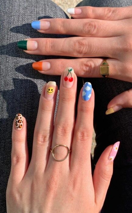 Manicura con stickers y diseños diversos; Ideas para manicura aesthetic