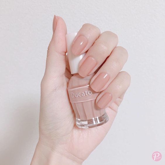 Manicura rosa pálido con efecto gloss; Ideas para manicura nude