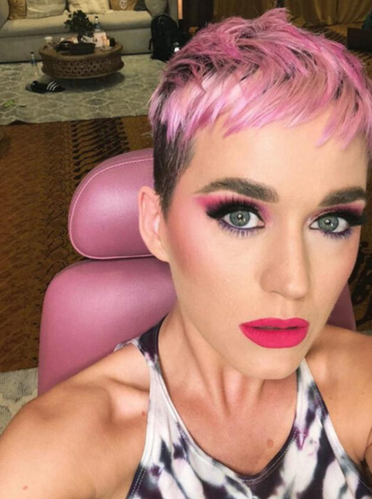 Katy Perry con el cabello rosa