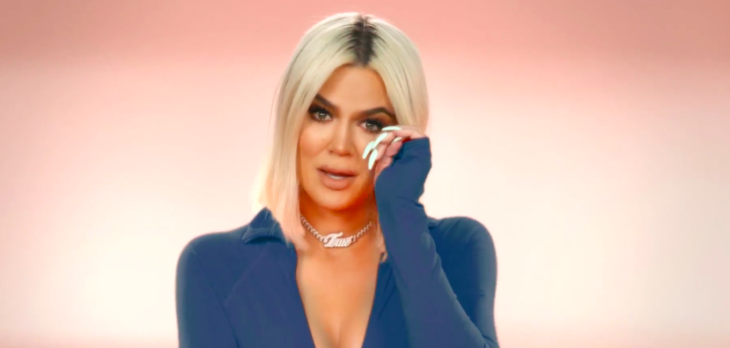 Khloé Kardashian llorando durante una entrevista para el reality de la familia 